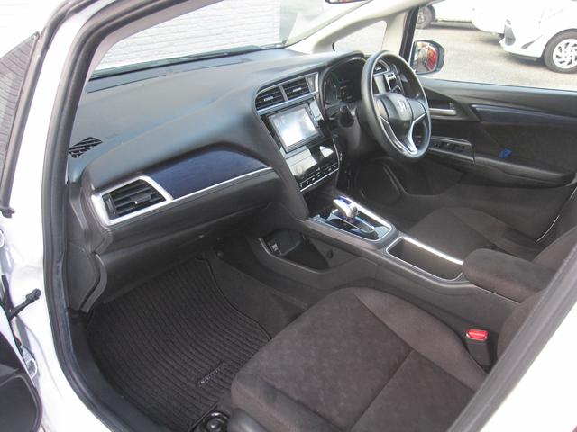 シャトル ハイブリッド　キーレス／スマートキー／プッシュスタート／アイドリングストップ／電動格納ドアミラー／インターナビ／ＣＤ／ＤＶＤ／Ｂｌｕｅｔｏｏｔｈ／ワンセグ／ＥＴＣ／ＥＣＯＮ／バックモニタ／フルフラット／社外ＡＷ（75枚目）