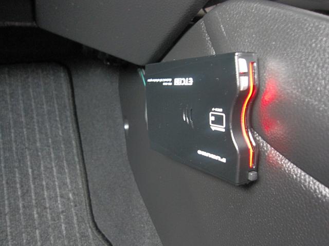 ｅ：ＨＥＶベーシック　ホンダセンシング／ＥＴＣ２．０／ＤＶＤ／Ｂｌｕｅｔｏｏｔｈ／バックモニタ／電子Ｐブレーキ／オートホールド／ＬＥＤヘッドライト／オートライト／ステアリングスイッチ／クルーズコントロール／スマートキー（画像64）