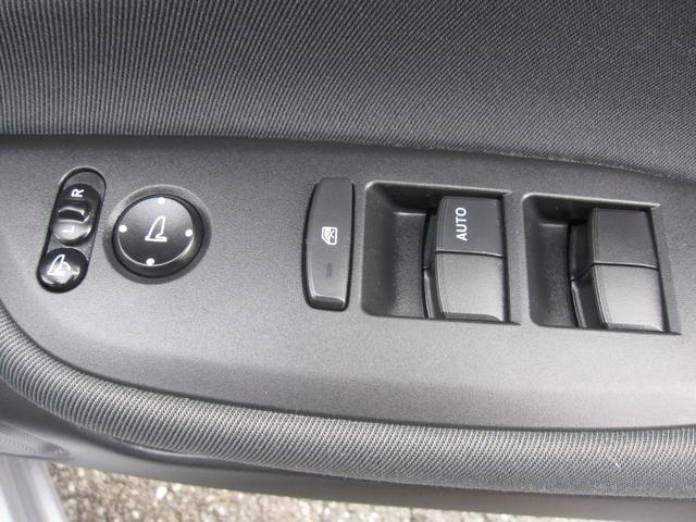 ｅ：ＨＥＶベーシック　ホンダセンシング／ＥＴＣ２．０／ＤＶＤ／Ｂｌｕｅｔｏｏｔｈ／バックモニタ／電子Ｐブレーキ／オートホールド／ＬＥＤヘッドライト／オートライト／ステアリングスイッチ／クルーズコントロール／スマートキー（画像65）