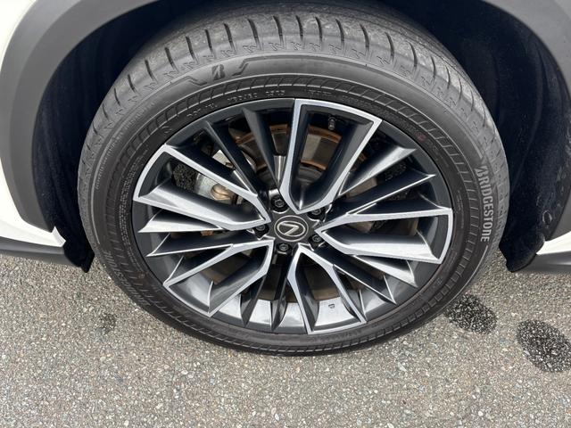 NX NX350h 一部改良モデル パノラマルーフ 純OP20インチAW HDMI端子 走行中TVOK ヘーゼルレザーシート ETC LED 純正ナビTV アラウンドビュー 禁煙車 パワーバックドア 5年コーティング済(29枚目)