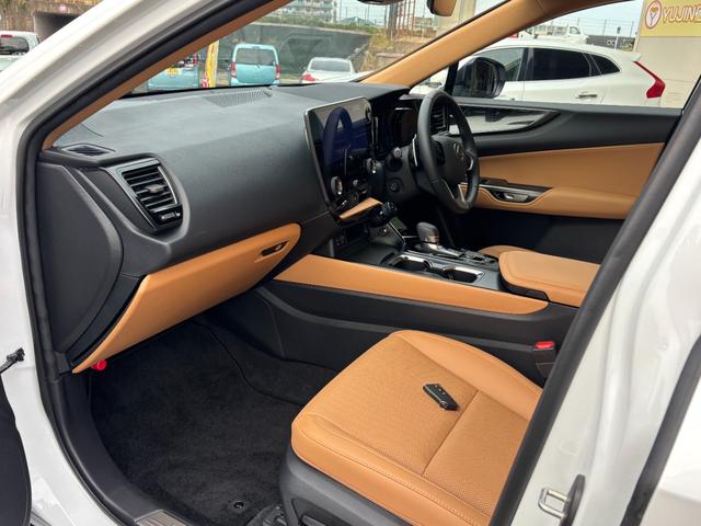 NX NX350h 一部改良モデル パノラマルーフ 純OP20インチAW HDMI端子 走行中TVOK ヘーゼルレザーシート ETC LED 純正ナビTV アラウンドビュー 禁煙車 パワーバックドア 5年コーティング済(31枚目)