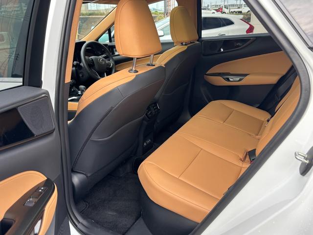 NX NX350h 一部改良モデル パノラマルーフ 純OP20インチAW HDMI端子 走行中TVOK ヘーゼルレザーシート ETC LED 純正ナビTV アラウンドビュー 禁煙車 パワーバックドア 5年コーティング済(33枚目)