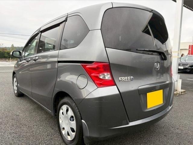 フリード Ｇ　ジャストセレクション　８人乗り　Ｂｌｕｅｔｏｏｔｈ対応ナビ　ＤＶＤ　ＥＴＣ　スライドドア　集中ドアロック　ドライブレコーダー　タイミングチェーン式エンジン（3枚目）