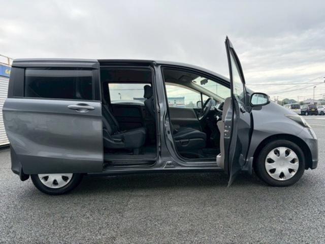 フリード Ｇ　ジャストセレクション　８人乗り　Ｂｌｕｅｔｏｏｔｈ対応ナビ　ＤＶＤ　ＥＴＣ　スライドドア　集中ドアロック　ドライブレコーダー　タイミングチェーン式エンジン（4枚目）