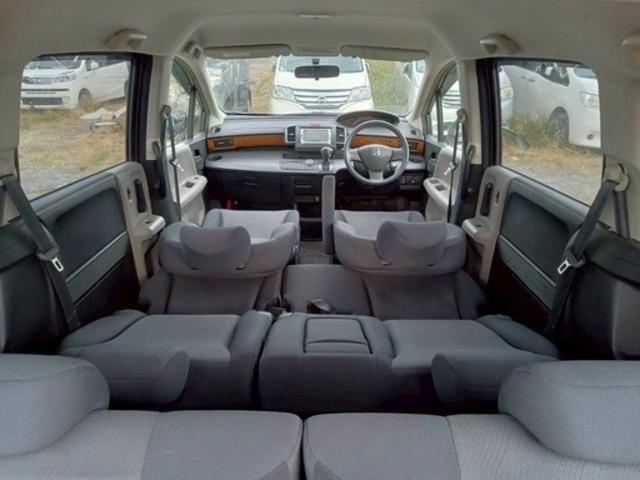 フリード Ｇ　ジャストセレクション　８人乗り　Ｂｌｕｅｔｏｏｔｈ対応ナビ　ＤＶＤ　ＥＴＣ　スライドドア　集中ドアロック　ドライブレコーダー　タイミングチェーン式エンジン（5枚目）