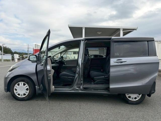 フリード Ｇ　ジャストセレクション　７人乗り　ＨＤＤナビ　ＤＶＤ　電動スライドドア　バックカメラ　ドライブレコーダー　集中ドアロック（4枚目）