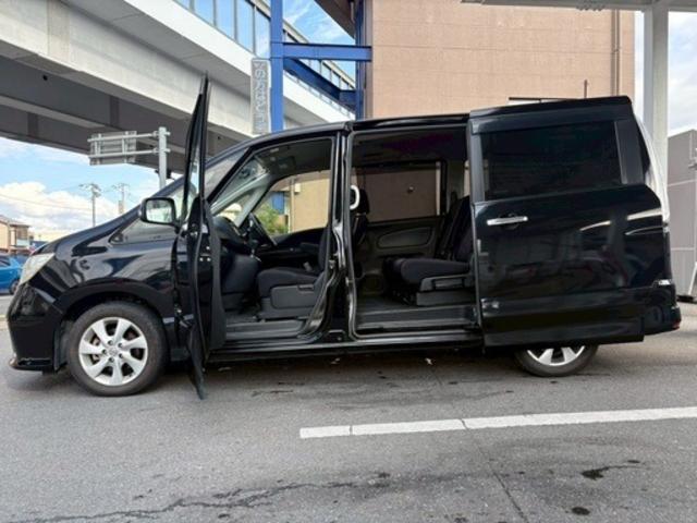 セレナ ハイウェイスター　Ｓ－ハイブリッド　集中ドアロック　Ｂｌｕｅｔｏｏｔｈ対応ナビ　ＤＶＤ　バックカメラ　電動スライドドア　クルーズコントロール　ドライブレコーダー　日産純正アルミ（4枚目）