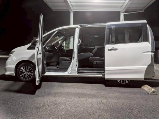 セレナ ハイウェイスター　Ｓ－ハイブリッド　集中ドアロック　Ｂｌｕｅｔｏｏｔｈ対応ナビ　ＤＶＤ　ＥＴＣ　バックカメラ　両側電動スライドドア　クルーズコントロール　ドライブレコーダー　日産純正アルミ（4枚目）