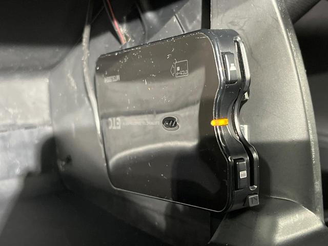 Gブラックソフトレザーセレクション 禁煙車 純正ナビ フルセグ バックカメラ ハーフレザーシート クルーズコントロール クリアランスソナー プッシュスタート オートライト CD/DVD再生 純正15AW パワーウィンドウ(4枚目)