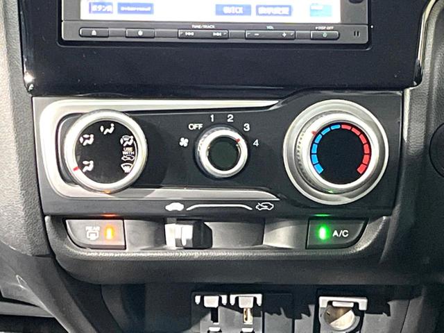 フィット １３Ｇ　禁煙車　純正ナビ　バックカメラ　ＥＴＣ　Ｂｌｕｅｔｏｏｔｈ再生　ＣＤ／ＤＶＤ再生　地デジ　盗難防止装置　プライバシーガラス　アイドリングストップ　横滑防止装置　トラクションコントロール（8枚目）