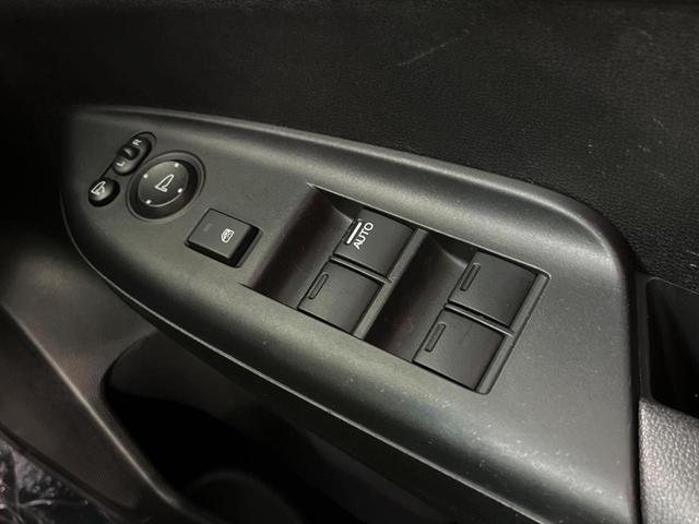 フィットハイブリッド Ｆパッケージ　コンフォートエディション　禁煙車　純正ナビ　バックカメラ　Ｂｌｕｅｔｏｏｔｈ　スマートキー　シートヒーター　オートエアコン　ＣＤ／ＤＶＤ再生　地デジ　盗難防止装置　プライバシーガラス　横滑り防止装置　トラクションコントロール（36枚目）