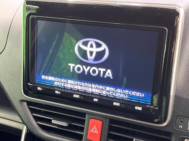 エスクァイア ハイブリッドＧｉ　両側電動ドア　純正９インチナビ　後席モニター　バックカメラ　衝突被害軽減システム　禁煙車　ハーフレザーシート　ドラレコ　コーナーセンサー　スマートキー　ＬＥＤヘッド　ビルトインＥＴＣ　クルコン（3枚目）