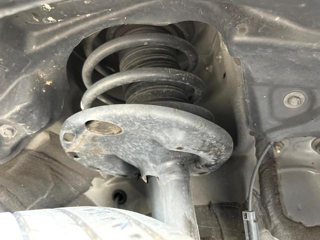 エスクァイア ハイブリッドＧｉ　両側電動ドア　純正９インチナビ　後席モニター　バックカメラ　衝突被害軽減システム　禁煙車　ハーフレザーシート　ドラレコ　コーナーセンサー　スマートキー　ＬＥＤヘッド　ビルトインＥＴＣ　クルコン（20枚目）
