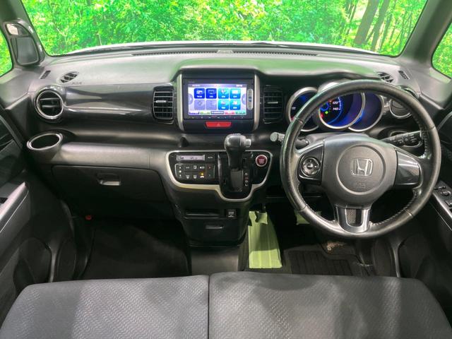 Ｎ－ＢＯＸカスタム Ｇ　ＳＳパッケージ　両側電動　純正ナビ　バックカメラ　禁煙車　ＥＴＣ　ＨＩＤヘッド　Ｂｌｕｅｔｏｏｔｈ　フォグランプ　スマートキー　オートエアコン　純正１４インチＡＷ　ＣＤ／ＤＶＤ再生　オートライト　電動格納ミラー（2枚目）