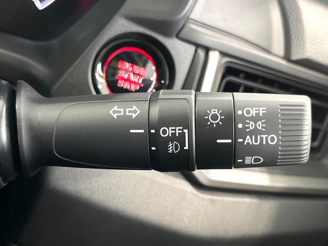ＷＲ－Ｖ Ｚ　登録済未使用車　衝突軽減　ＬＥＤヘッド　レーダークルーズ　ハーフレザーシート　純正１７インチＡＷ　ＬＥＤフォグ　オートエアコン　スマートキー　パドルシフト　ステリングスイッチ　電動格納ミラー（6枚目）