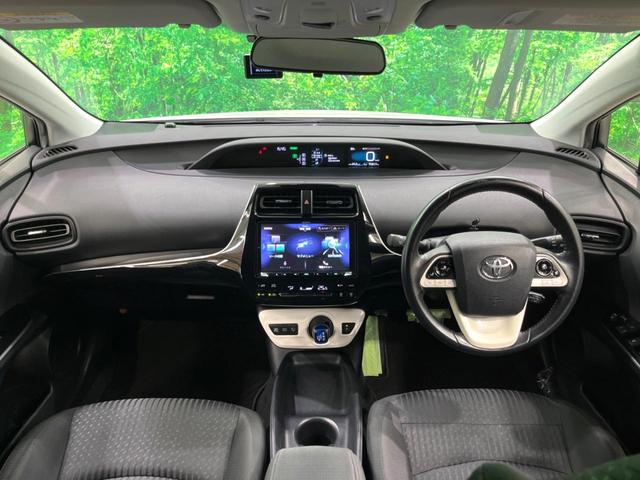 プリウス Ｓ　９インチナビ　バックカメラ　ＥＴＣ　衝突軽減　レーダークルーズ　ＬＥＤヘッド　ドラレコ　フルセグ　Ｂｌｕｅｔｏｏｔｈ　オートエアコン　スマートキー（2枚目）
