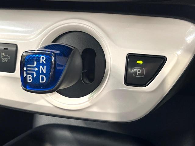 プリウス Ｓ　９インチナビ　バックカメラ　ＥＴＣ　衝突軽減　レーダークルーズ　ＬＥＤヘッド　ドラレコ　フルセグ　Ｂｌｕｅｔｏｏｔｈ　オートエアコン　スマートキー（40枚目）