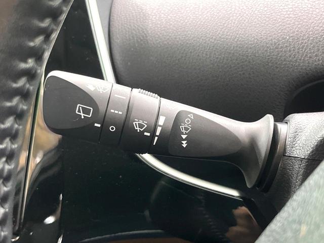 プリウス Ｓ　９インチナビ　バックカメラ　ＥＴＣ　衝突軽減　レーダークルーズ　ＬＥＤヘッド　ドラレコ　フルセグ　Ｂｌｕｅｔｏｏｔｈ　オートエアコン　スマートキー（44枚目）