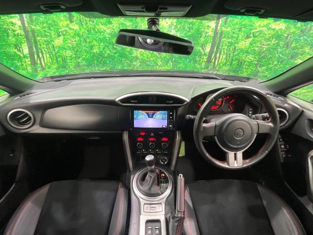 ８６ ＧＴリミテッド　ＡＴ車　ＴＲＤエアロ　純正ナビ　フロントカメラ　バックカメラ　シートヒーター　ＨＩＤヘッド　ハーフレザーシート　フルセグ　オートエアコン　スマートキー（2枚目）