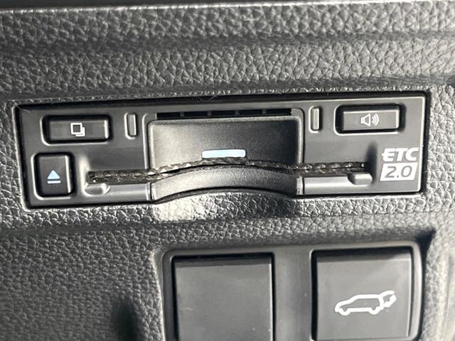 カローラクロス ハイブリッド　Ｚ　純正１０インチＤＡ　フルセグ　バックカメラ　ＢＳＭ　ルーフレール　パワーバックドア　ＥＴＣ　シートヒーター　Ｂｌｕｅｔｏｏｔｈ　ＬＥＤヘッド　オートエアコン　電子パーキング（8枚目）