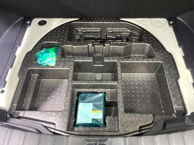 カローラクロス ハイブリッド　Ｚ　純正１０インチＤＡ　フルセグ　バックカメラ　ＢＳＭ　ルーフレール　パワーバックドア　ＥＴＣ　シートヒーター　Ｂｌｕｅｔｏｏｔｈ　ＬＥＤヘッド　オートエアコン　電子パーキング（31枚目）