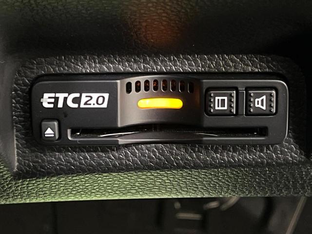 ヴェゼル ｅ：ＨＥＶ　Ｚ　純正９インチナビ　バックカメラ　パワーバックドア　フルセグ　Ｂｌｕｅｔｏｏｔｈ　レーダークルーズ　衝突軽減　ＬＥＤヘッド　ＥＴＣ　コーナーセンサー　ハーフレザーシート（8枚目）