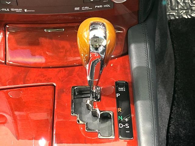 ＬＳ ＬＳ６００ｈ　バージョンＵ　Ｉパッケージ　４ＷＤ　サンルーフ　純正ナビ　黒革　バックカメラ　ＥＴＣ　ＬＥＤヘッド　パワーシート　クルーズコントロール　フルセグ　Ｂｌｕｅｔｏｏｔｈ　コーナーセンサー　ステアリングヒーター　シートメ（42枚目）