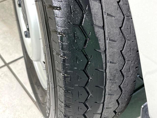 キャリイトラック ＫＣエアコン・パワステ　４ＷＤ　ＭＴ車　オーディオ　ドアバイザー　スペアタイヤ　エアコン（30枚目）