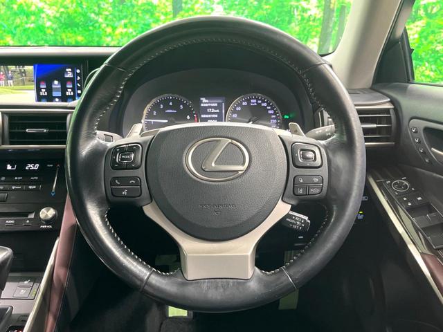 ＩＳ ＩＳ３００ｈ　バージョンＬ　純正ナビ　黒革　衝突軽減　ＥＴＣ　バックカメラ　ＬＥＤヘッド　レーダークルーズ　フルセグ　Ｂｌｕｅｔｏｏｔｈ　パワーシート　ＢＳＭ　ステアリングヒーター　シートベンチレーション　サン（12枚目）