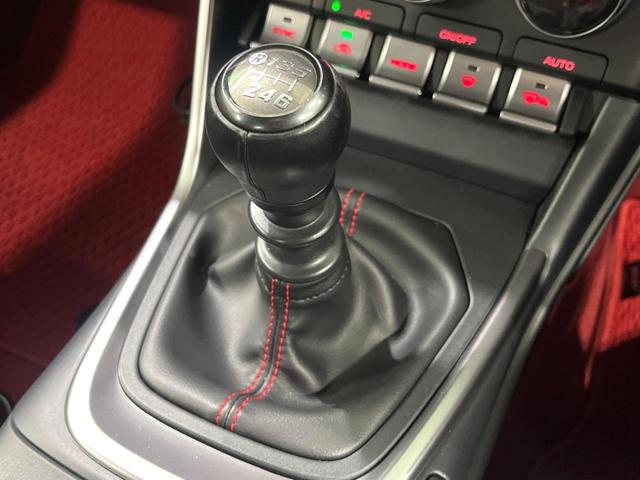 ＧＲ８６ ＲＺ　ＭＴ車　９型ＤＡ　ブレンボキャリパー　バックカメラ　衝突被害軽減システム　レーダークルーズ　禁煙車　ハーフレザーシート　コーナーセンサー　スマートキー　ＬＥＤヘッド　車線逸脱警報（3枚目）