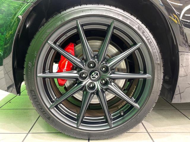 ＧＲ８６ ＲＺ　ＭＴ車　９型ＤＡ　ブレンボキャリパー　バックカメラ　衝突被害軽減システム　レーダークルーズ　禁煙車　ハーフレザーシート　コーナーセンサー　スマートキー　ＬＥＤヘッド　車線逸脱警報（4枚目）