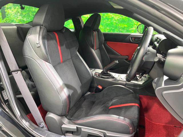 ＧＲ８６ ＲＺ　ＭＴ車　９型ＤＡ　ブレンボキャリパー　バックカメラ　衝突被害軽減システム　レーダークルーズ　禁煙車　ハーフレザーシート　コーナーセンサー　スマートキー　ＬＥＤヘッド　車線逸脱警報（10枚目）