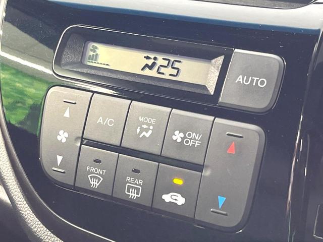 【オートエアコン】一度お好みの温度に設定すれば、車内の温度を検知し風量や温度を自動で調整。暑い…寒い…と何度もスイッチ操作をする必要はありません。快適な車内空間には必須の機能ですね♪