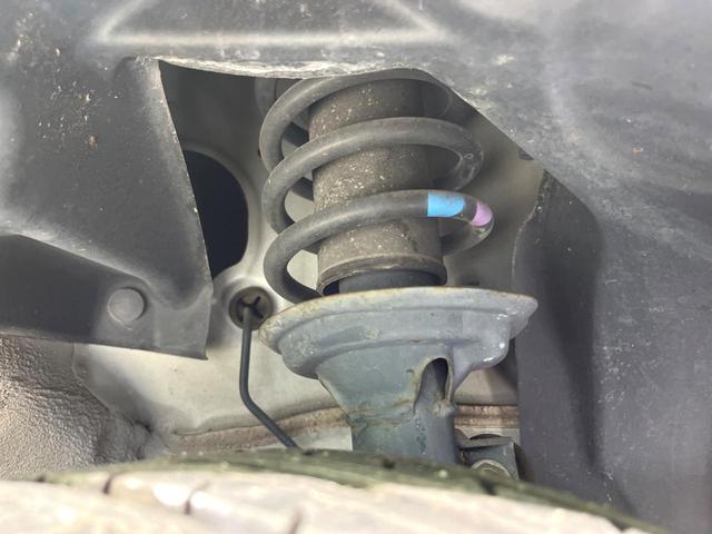 お車を安心してお乗りいただく為には、足回りの定期点検が欠かせません。サービスサポート(有償保証)では無料点検もご提供しており、安心のカーライフをお過ごしいただけるサポート体制が整っています。