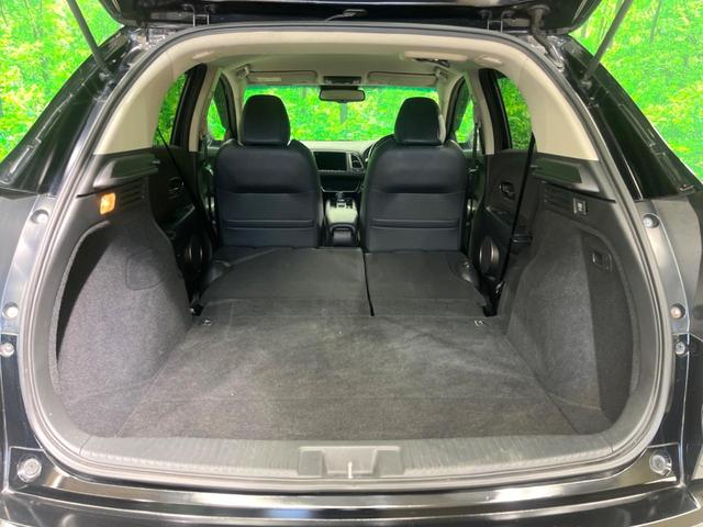 積み下ろしのしやすいデッキにはたっぷりと荷物を積み込んでいただけます。遊びから仕事まで、様々なシーンで頼れます♪