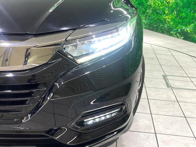 【ＬＥＤヘッドライト】悪天候や夜間走行時も良好な視界を確保し安心して運転できる高輝度ＬＥＤヘッドライトを装備！点灯速度が早く、消費電力も抑えられています。