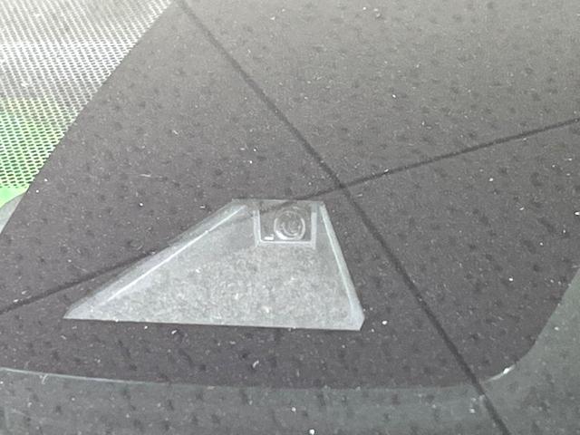 プリウス Ｓツーリングセレクション・ブラックエディション　純正８インチＤＡ　バックカメラ　衝突軽減　シートヒーター　レーダークルーズ　ドラレコ　ＥＴＣ　ＬＥＤヘッド　合皮レザー（5枚目）