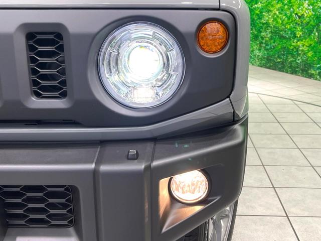 【ＬＥＤヘッドライト】悪天候や夜間走行時も良好な視界を確保し安心して運転できる高輝度ＬＥＤヘッドライトを装備！点灯速度が早く、消費電力も抑えられています。