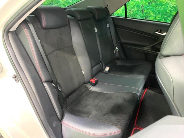 後部座席も気になるようなキズ・汚れやへたり等、大きなダメージはなく、良好な状態です。