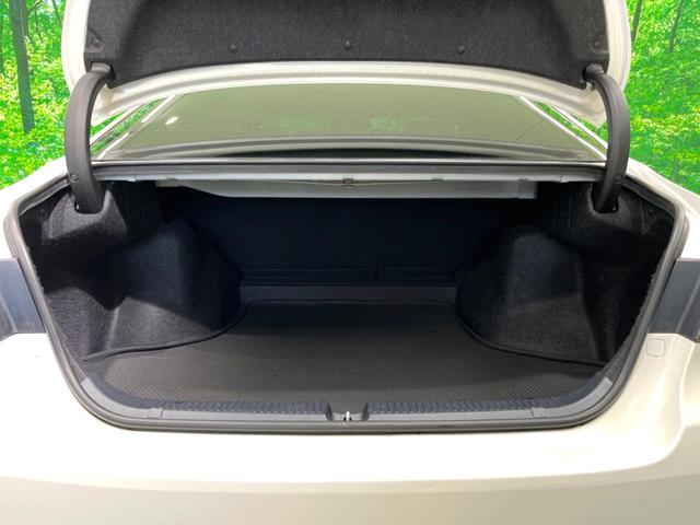 積み下ろしのしやすいデッキにはたっぷりと荷物を積み込んでいただけます。遊びから仕事まで、様々なシーンで頼れます♪