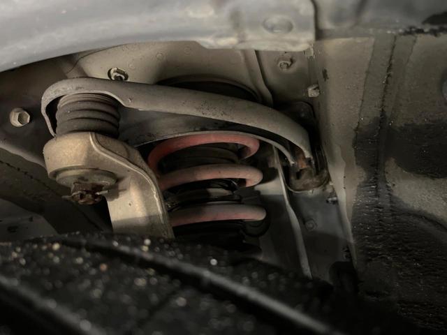 お車を安心してお乗りいただく為には、足回りの定期点検が欠かせません。サービスサポート（有償保証）では無料点検もご提供しており、安心のカーライフをお過ごしいただけるサポート体制が整っています。