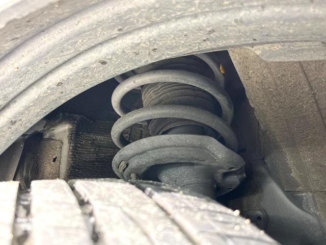 お車を安心してお乗りいただく為には、足回りの定期点検が欠かせません。サービスサポート（有償保証）では無料点検もご提供しており、安心のカーライフをお過ごしいただけるサポート体制が整っています。