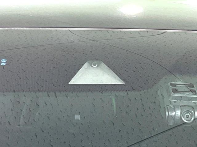 【ホンダセンシング】走行中に前方の車両等を認識し、衝突しそうな時は警報とブレーキで衝突回避と被害軽減をアシスト。より安全にドライブをお楽しみいただけます。