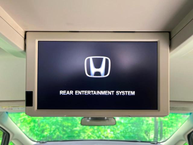 【フリップダウンモニター】大画面モニターで後席でもエンタメをお楽しみいただけます。小さなお子様にも大人気の装備です♪