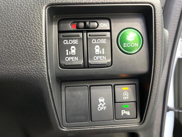 【両側パワースライドドア】スマートキーや運転席のスイッチで後席両側スライドドアの開閉が可能♪電動だから力を入れてドアを開ける必要が無く、小さなお子様でも簡単に開け閉めでき快適です♪