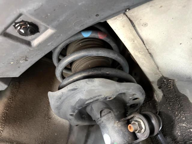 お車を安心してお乗りいただく為には、足回りの定期点検が欠かせません。サービスサポート（有償保証）では無料点検もご提供しており、安心のカーライフをお過ごしいただけるサポート体制が整っています。