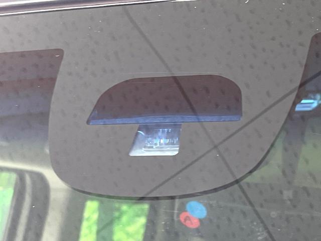 N-BOXカスタム 2トーンカラースタイル GターボSSパッケージ ナビ 両側電動 バックカメラ HIDヘッド ETC 衝突軽減 シートヒーター ハーフレザーシート オートエアコン スマートキー 電動格納ミラー(6枚目)