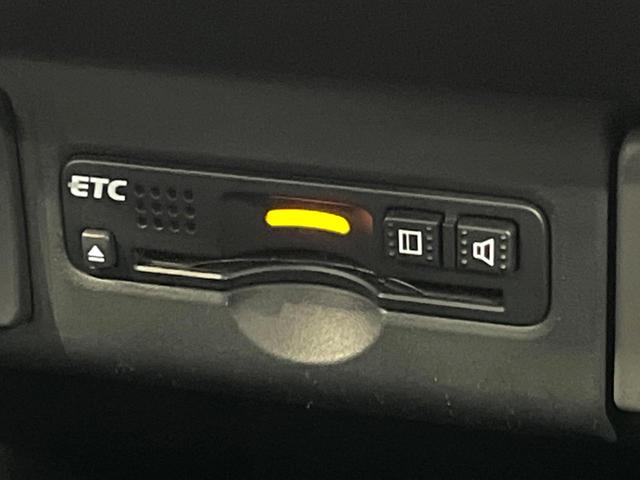 N-BOXカスタム 2トーンカラースタイル GターボSSパッケージ ナビ 両側電動 バックカメラ HIDヘッド ETC 衝突軽減 シートヒーター ハーフレザーシート オートエアコン スマートキー 電動格納ミラー(7枚目)