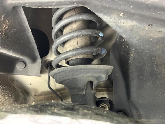 N-BOXカスタム 2トーンカラースタイル GターボSSパッケージ ナビ 両側電動 バックカメラ HIDヘッド ETC 衝突軽減 シートヒーター ハーフレザーシート オートエアコン スマートキー 電動格納ミラー(20枚目)