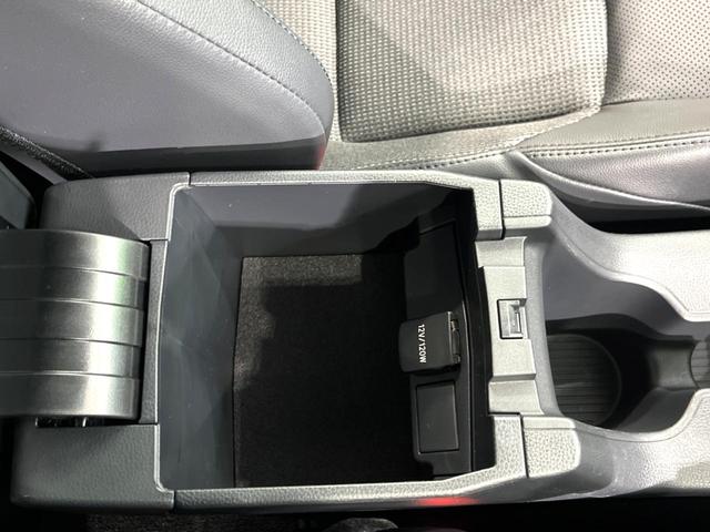 カローラクロス ハイブリッド Z 現行 ガラスルーフ 純正10インチDA 全周囲カメラ シートベンチレーション パワーシート パワーバックドア 電子パーキング ドラレコ ETC 前席シートヒーター(51枚目)